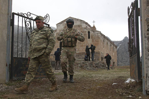 Минобороны Азербайджана сообщило о погибших и раненых при перестрелке в Карабахе