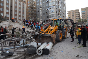 Камеры сняли момент обрушения многоэтажки на юго-востоке Турции