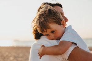 Как объяснить ребёнку, что папа ушёл из семьи и не хочет общаться: советы психолога