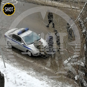 В Домодедове задержали неизвестного в камуфляже. Фото © t.me / SHOT