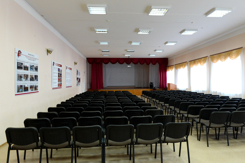 Волгоградские школьники попали в больницу после просмотра 3D-фильма в актовом зале