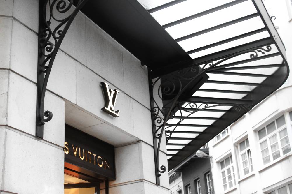 Louis Vuitton колко указал Подоляку на место после критики