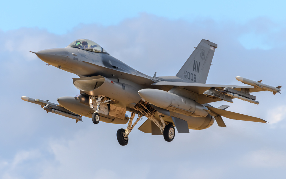 Истребитель F-16. Фото © Shutterstock