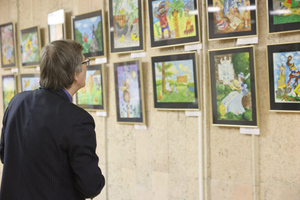 В Москве открылись три выставки рисунков детей из Донбасса
