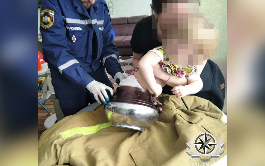 Годовалая девочка из Иванова намертво застряла в железном казане