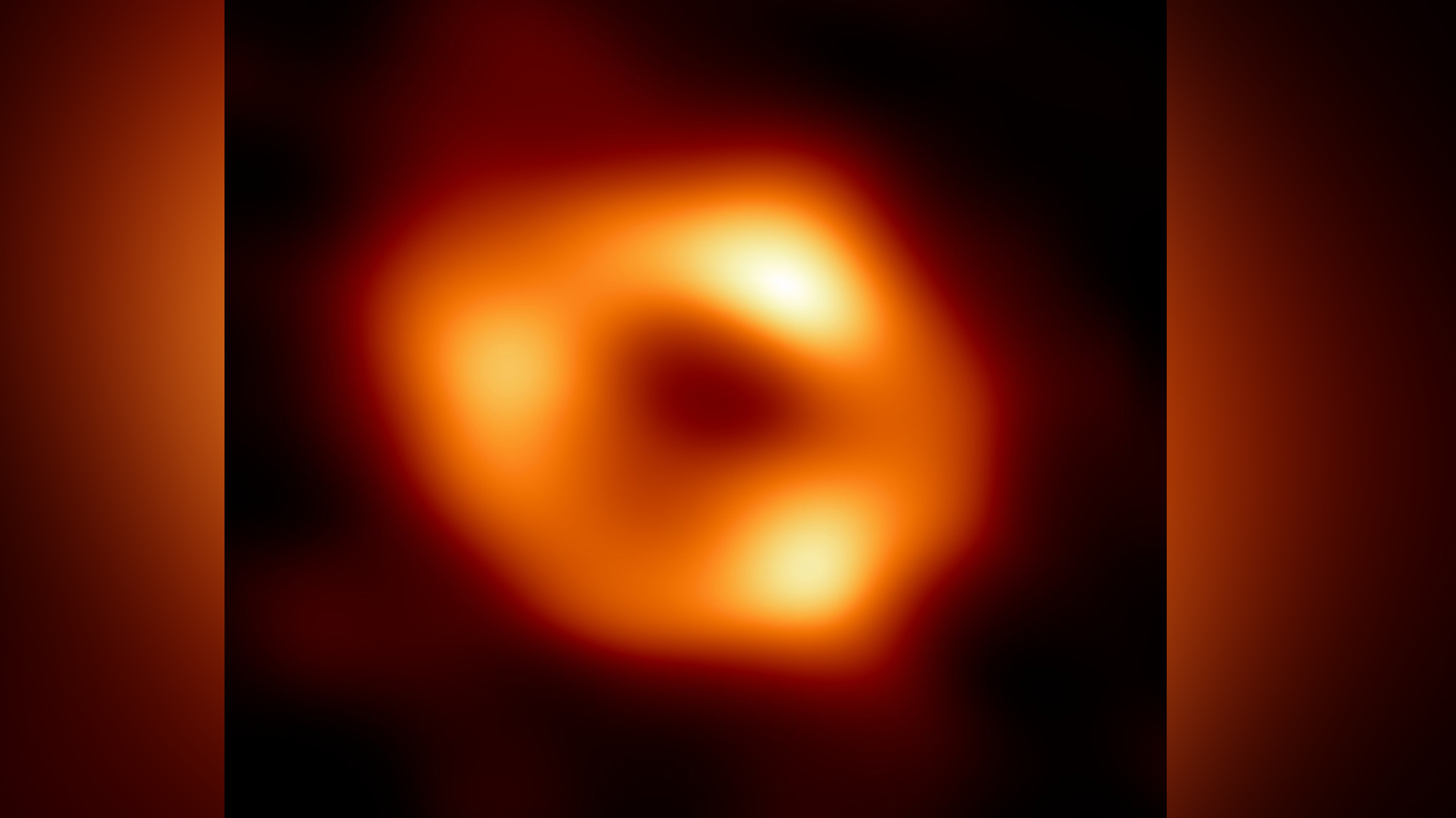 Объект Стрелец A* — сверхмассивная чёрная дыра в центре галактики Млечный Путь. Фото © Wikipedia