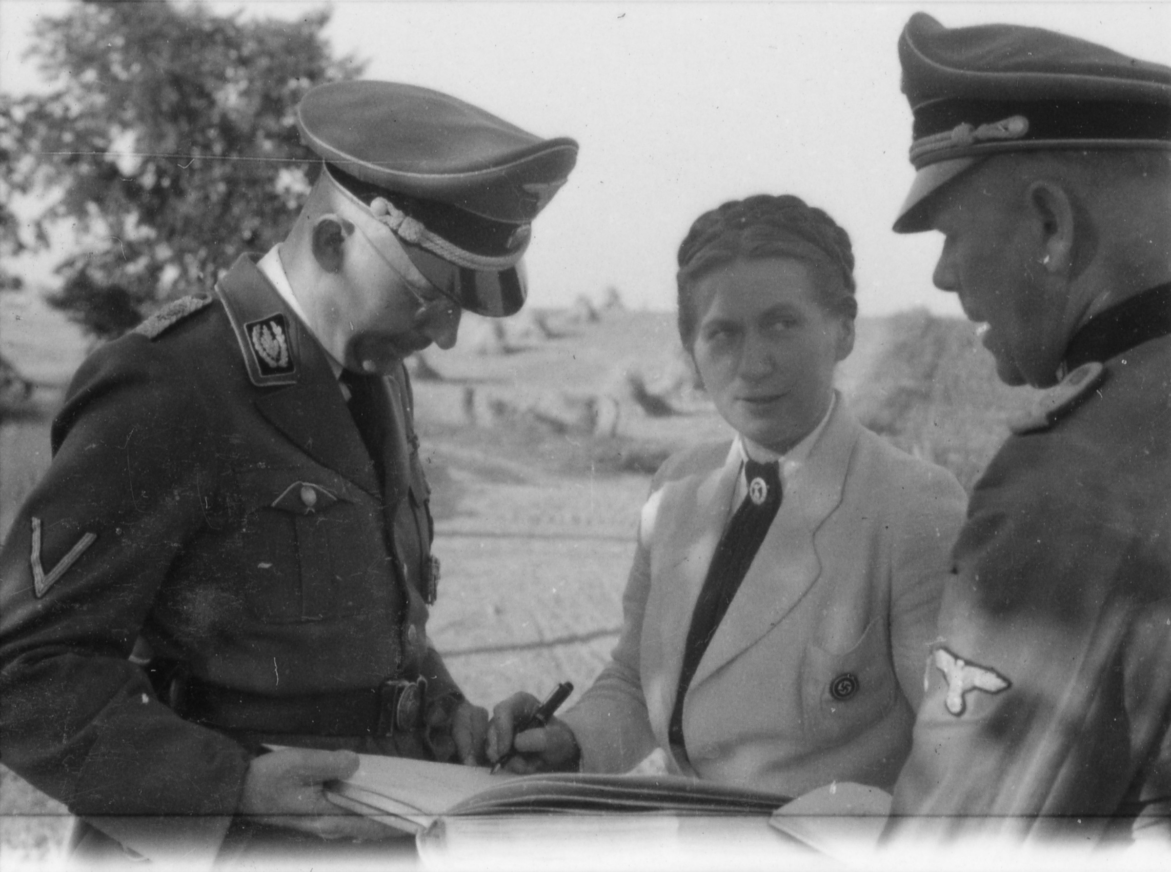 Гертруда Шольц-Клинк и Генрих Гиммлер, август 1943 г. Фото © Wikipedia