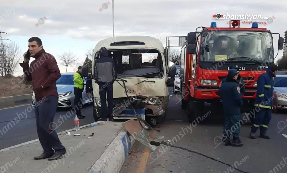 Автобус Правительства Армении попал в ДТП в Ереване, 11 человек пострадали
