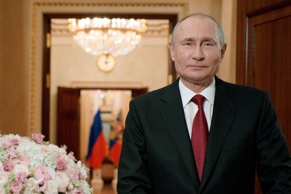 Лайф узнал содержание поздравительных открыток от Путина в честь 8 Марта
