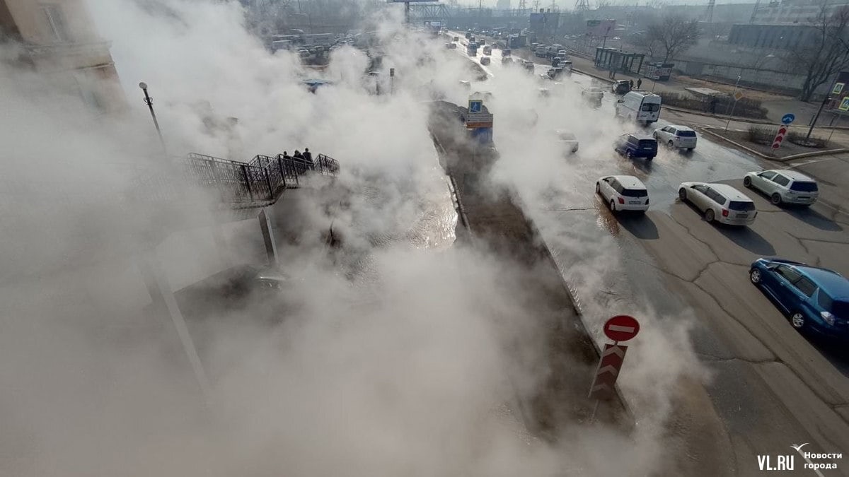 Прорыв теплотрассы во Владивостоке. Фото © VK / VDK —город Владивосток