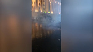 В Тбилиси спецназ вытеснил митингующих с площади перед парламентом