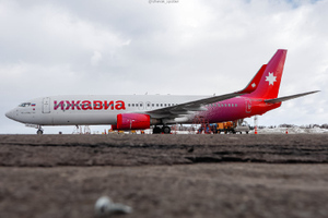 Пассажирский "боинг" вернулся в аэропорт Петербурга из-за попавшей в двигатель птицы