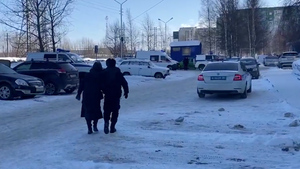 Жена и мать мужчины, устроившего стрельбу в Нижневартовске, просят его сдаться