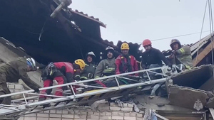 Спасатели извлекли ребёнка из-под завалов после взрыва газа в жилом доме в Чите