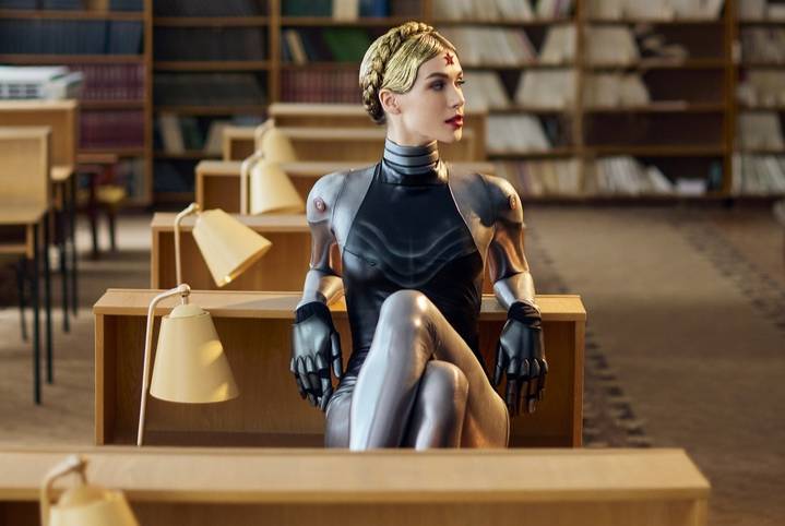 Анита Пудикова повторила образ робота-телохранительницы из игры Atomic Heart. Фото © Super.ru / Александр Яковлев