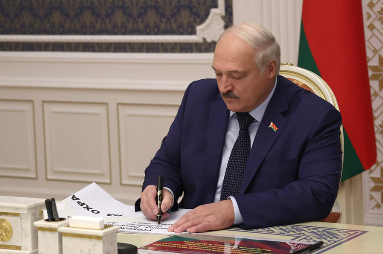 Лукашенко ввёл смертную казнь для чиновников за госизмену