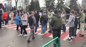 Противники УПЦ организовали рядом с Киево-Печерской лаврой концерт с танцами