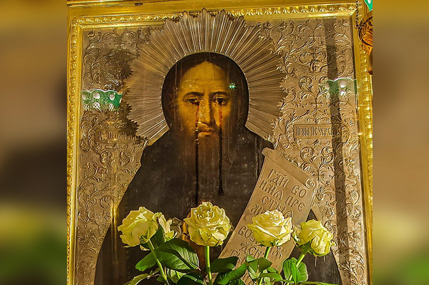 В Киево-Печерской лавре замироточила икона святого Феодосия Печерского. Фото © Twitter / Olesya