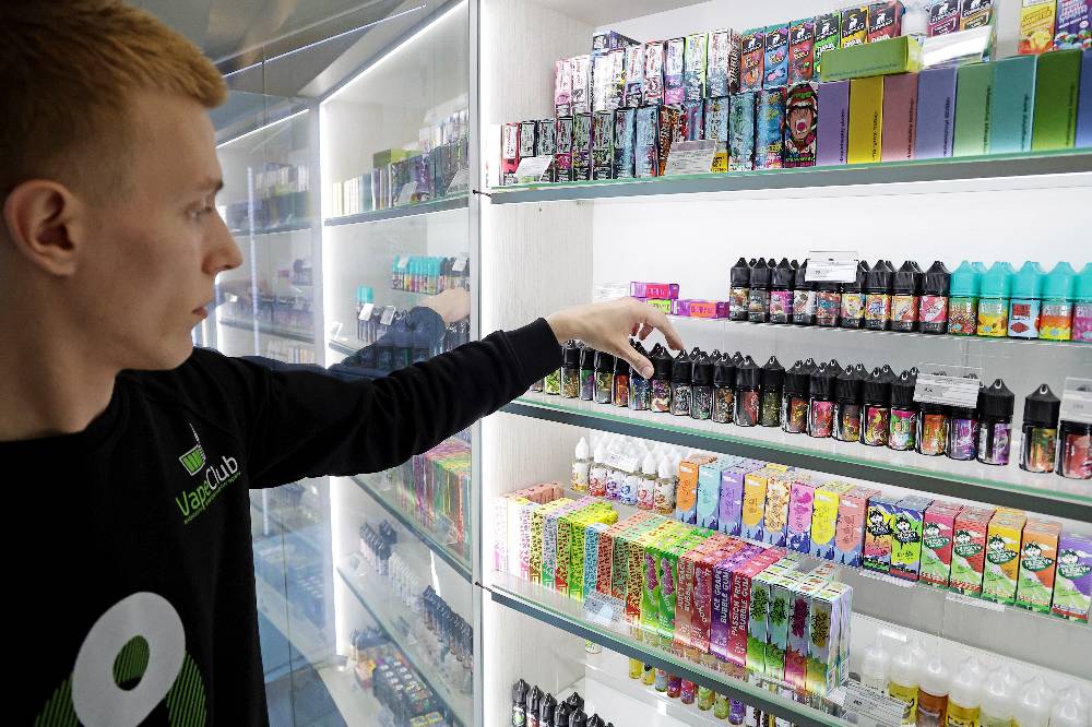 Госдума приняла закон о полном запрете на продажу вейпов детям