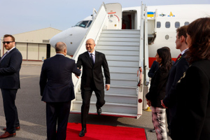 Премьер Украины прилетел к Трюдо на самолёте с тремя эмодзи