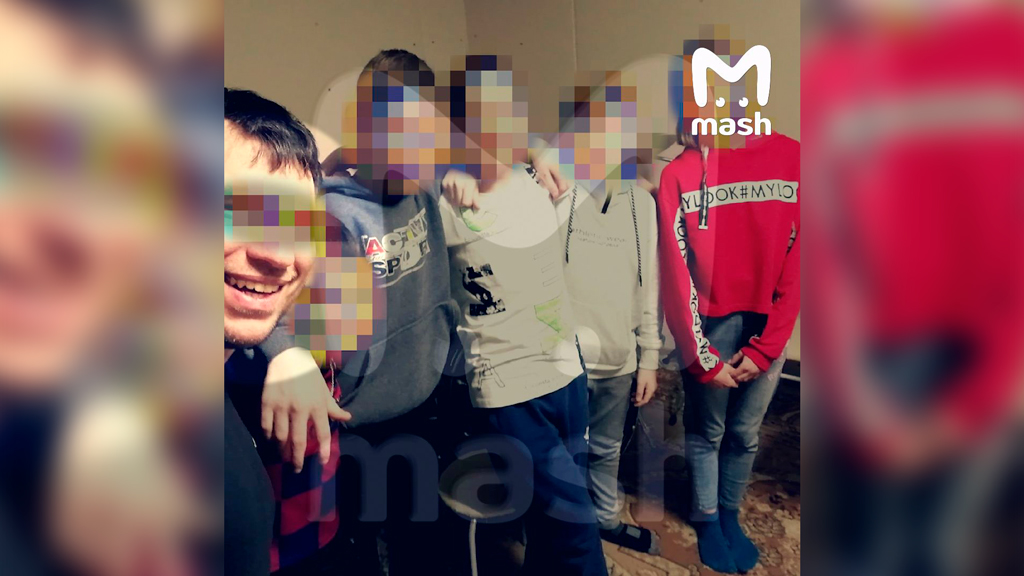 Задержанный педофил Евгений П. и его ученики. Фото © Mash