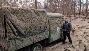 Жители Камчатки показали снимки "пепельного" ландшафта после нового извержения Шивелуча