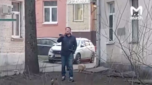 "Рот закрой, чмо!": В Москве соседи пожаловались на "буйного члена КПРФ"