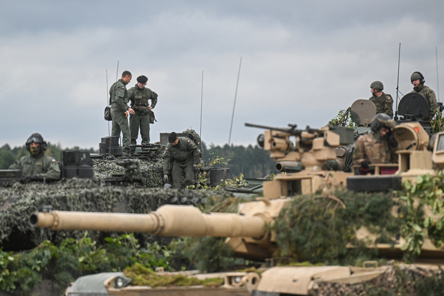 Польские военные на танке "Леопард". Фото © Getty Images / Omar Marques