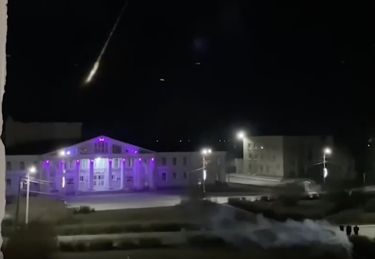 Власти усомнились в подлинности видео с падением метеорита на Урале