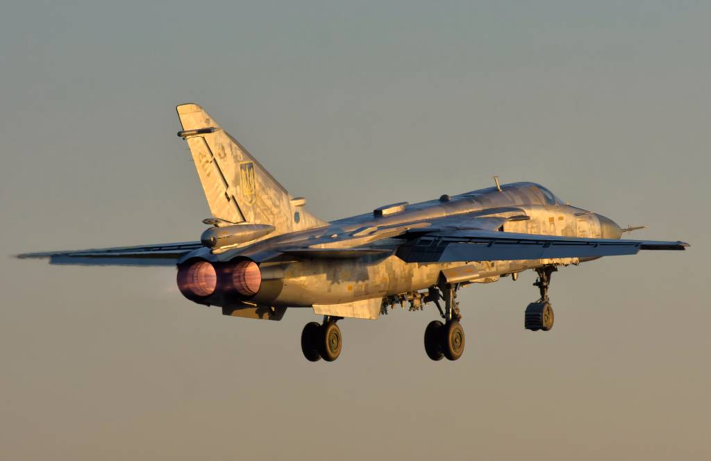 Российские войска сбили украинский самолёт Су-24 в небе над ДНР