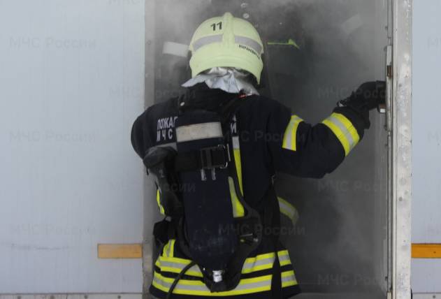 В Химках пожар охватил фермерский рынок