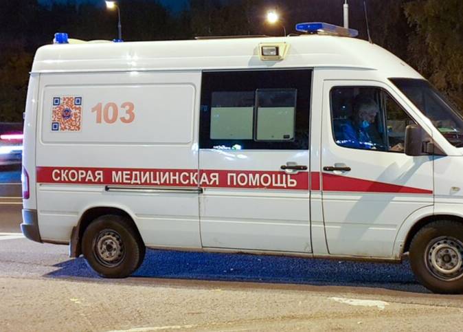 В центре Москвы кусок штукатурки упал на голову двум девушкам