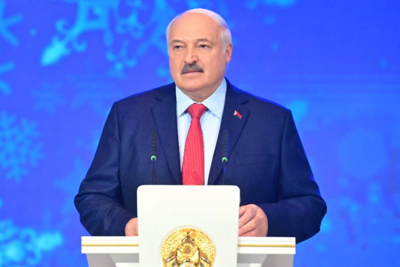 Лукашенко: Белоруссия готова наладить выпуск запчастей для российских самолётов