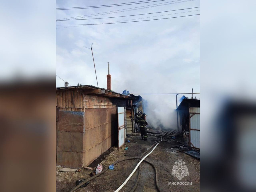 Последствия пожара в частном доме. Фото © Telegram / ГУ МЧС России по Новосибирской области