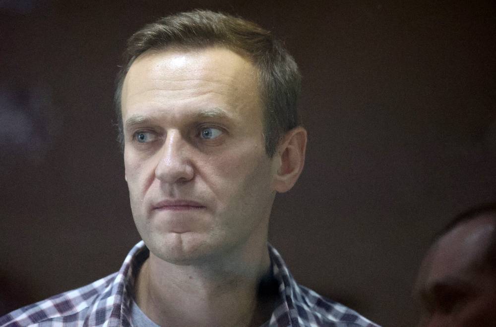 Песков сообщил, что в Кремле не следят за новостями о самочувствии Навального