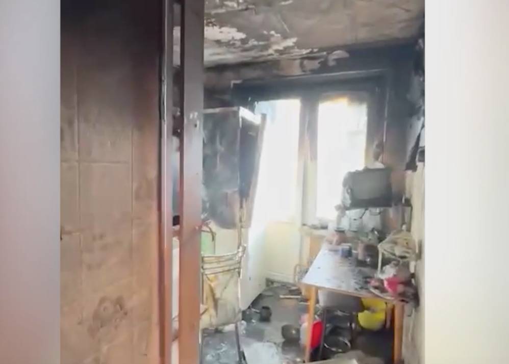 Пожар произошёл в одной из квартир жилого дома на севере Москвы, погибло два человека