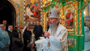 На литургии Великой субботы в Киево-Печерской лавре молили Бога "умудрить власть"