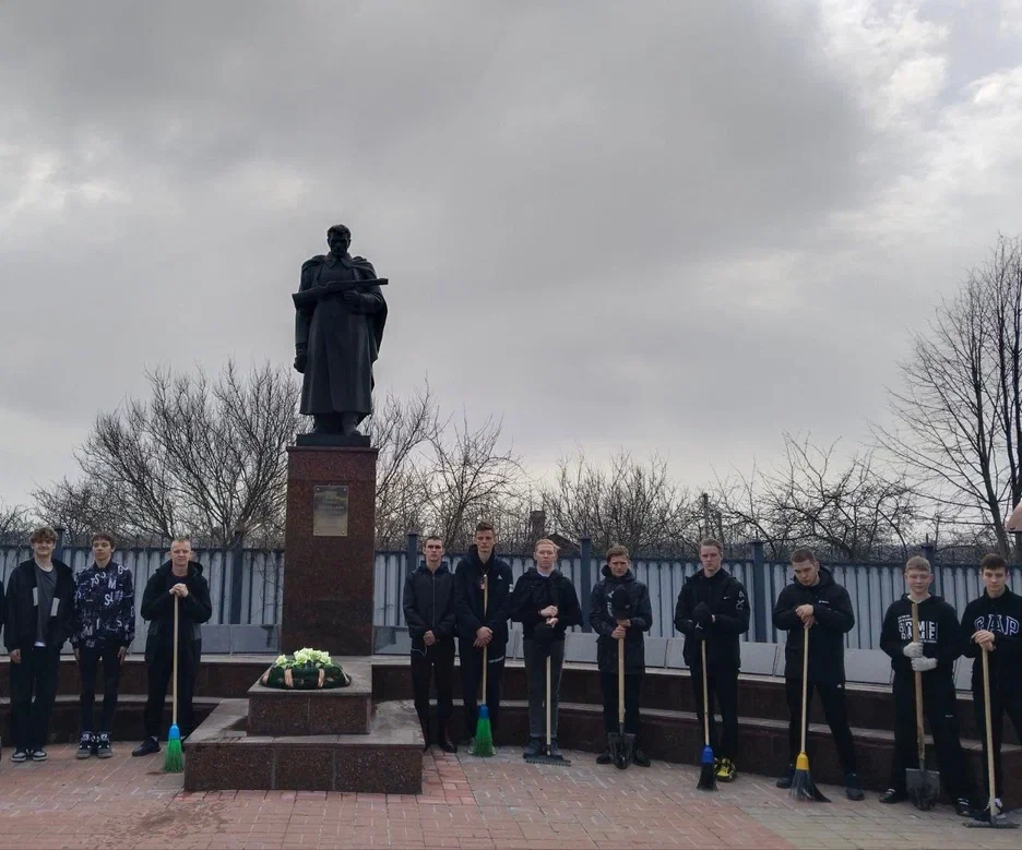 Братская могила советских воинов, погибших в боях с фашистскими захватчиками в Белгородской области. Фото © Предоставлено Лайфу