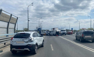 Семь человек пострадали в массовом ДТП на мосту в Волгограде