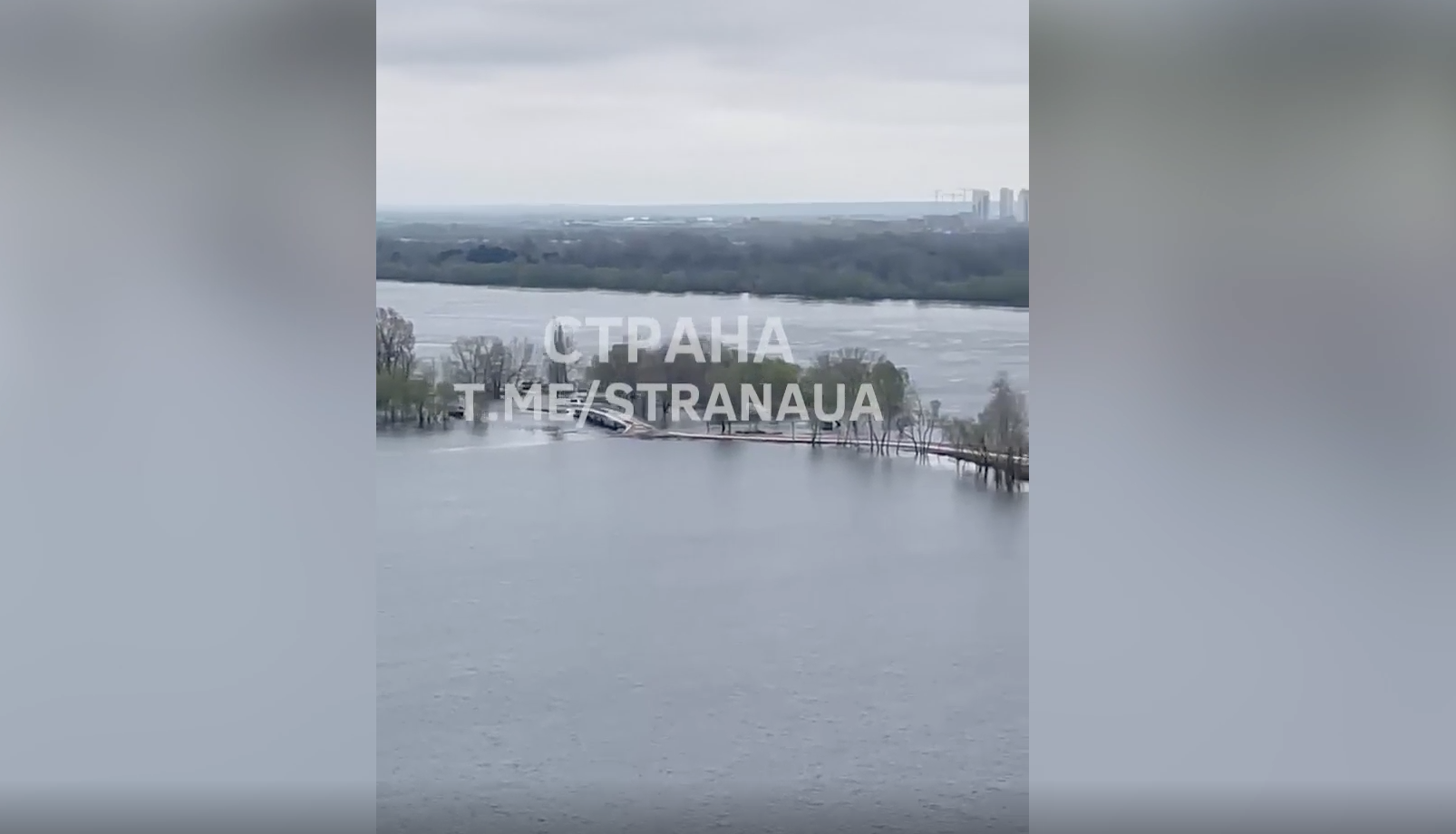 Остров Оболонский в Киеве почти ушёл под воду из-за паводка