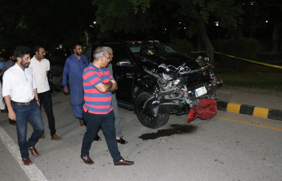 Последствия ДТП, в котором погиб пакистанский министр Абдул Шакур. Обложка © Twitter / Полиция Исламабада