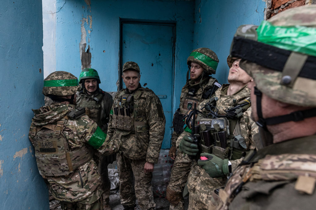 Ukrainian soldiers in Artyomovsk.  Photo © Getty Images / Diego Herrera Carcedo / Anadolu Agency 