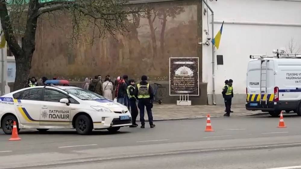 Полиция взяла под охрану захваченный раскольниками храм Киево-Печерской лавры