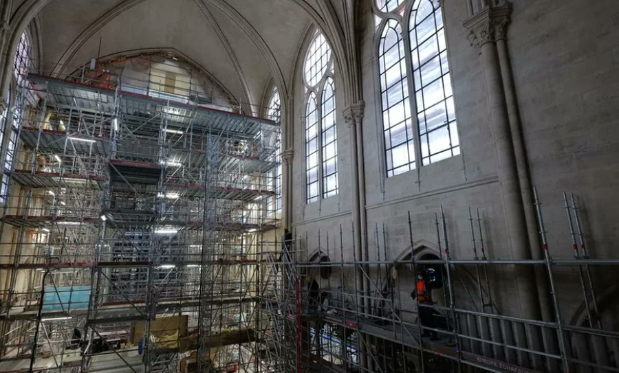 Нотр-Дам в Париже реставрируют. Фото © Twitter / BelsatTV
