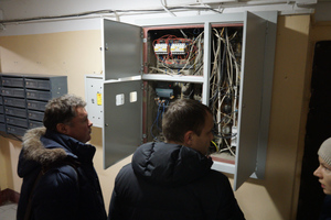 В каких случаях коммунальщики могут принудительно посетить квартиру