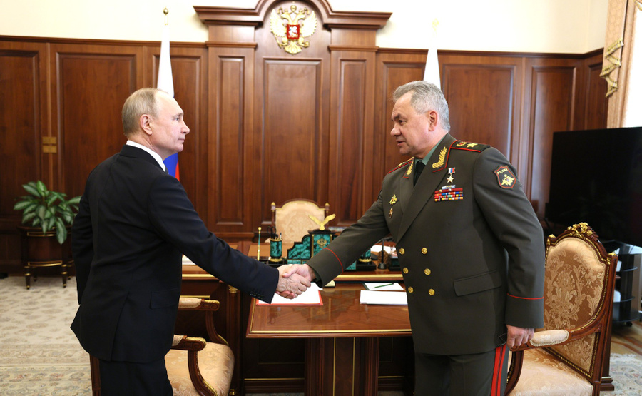Президент РФ Владимир Путин с министром обороны Сергеем Шойгу. Фото © Kremlin.ru