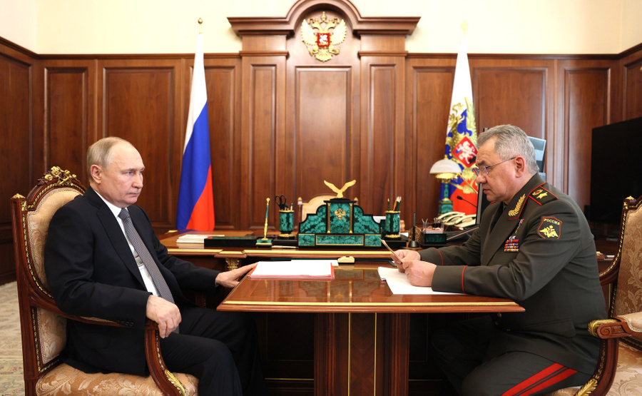 Президент РФ Владимир Путин с министром обороны Сергеем Шойгу. Фото © Kremlin.ru