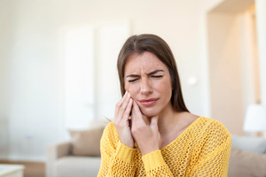 Онколог назвал "безобидный" симптом рака полости рта