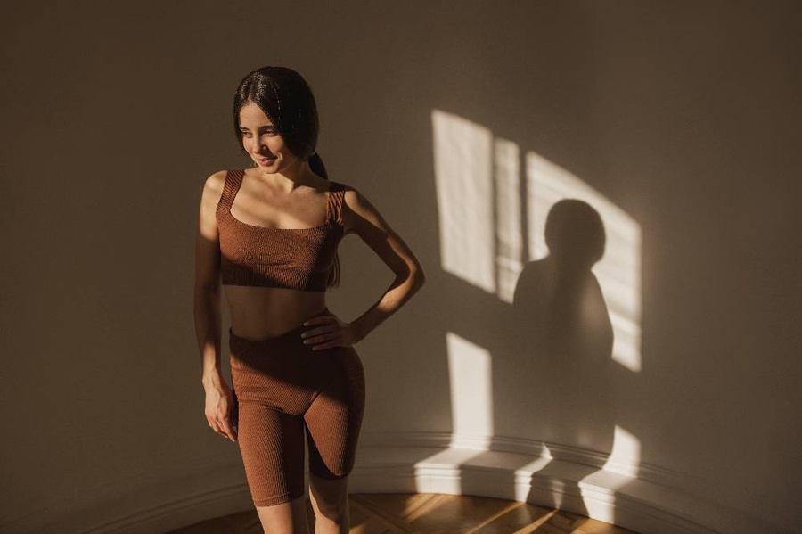Принять своё тело и полюбить себя: почему бодипозитив важен для женщин. Фото © Freepik / lookstudio
