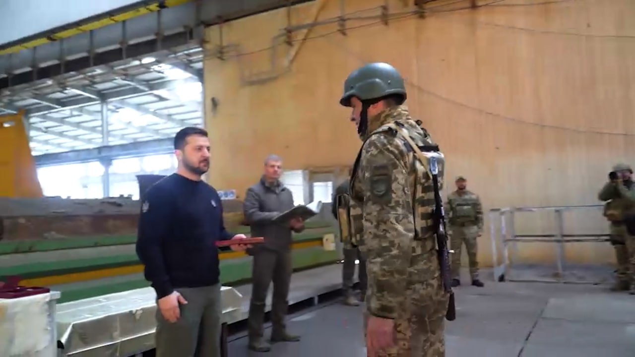 Зеленский после визита Путина в зону СВО посетил позиции ВСУ в Авдеевке